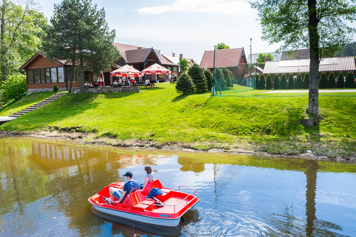 Camping Tumiany au bord du lac