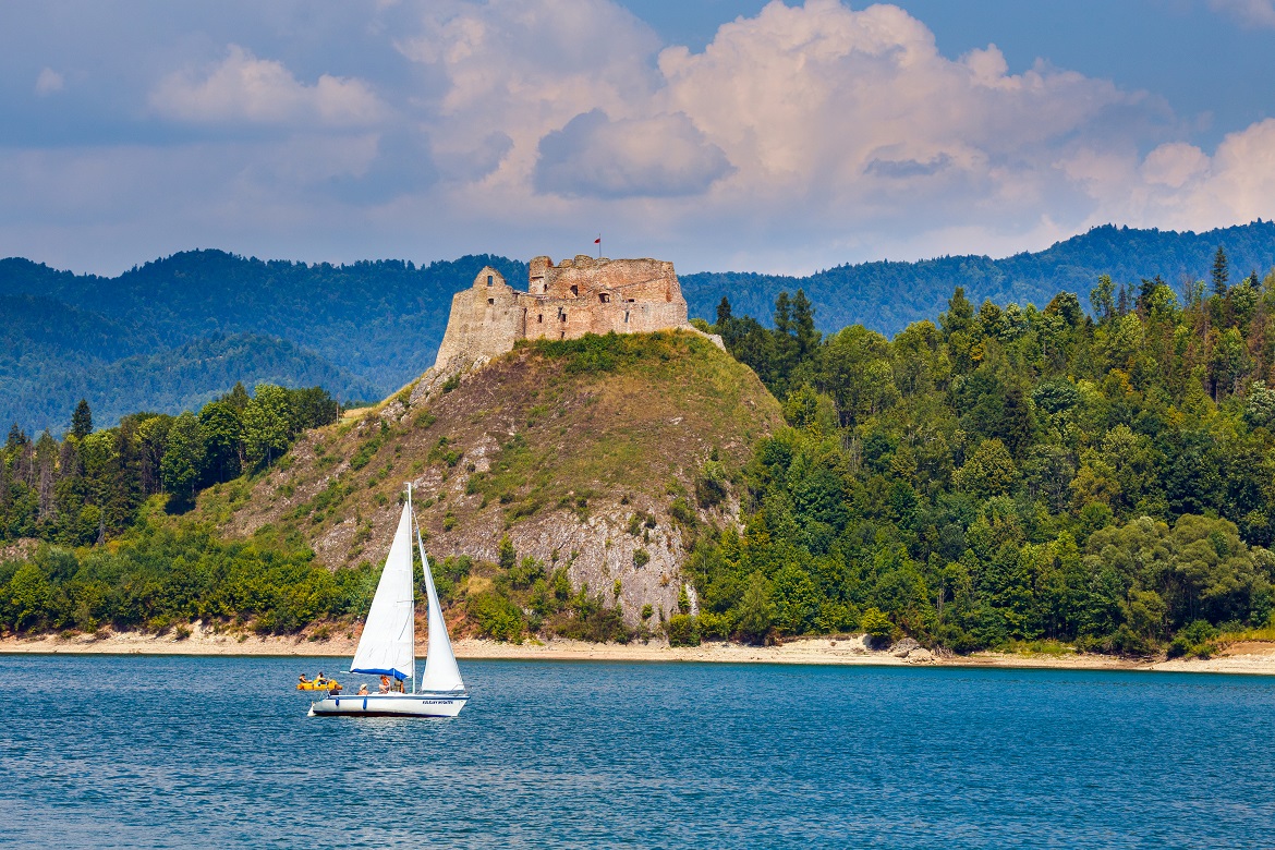 The ruins of Czorsztyn Castle _na strone.jpg